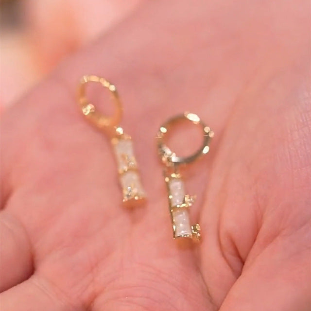 Collana con ciondolo minimalista in bambù per donna con catena a scatola in acciaio al titanio a forma di foglia, placcata sottovuoto, catena per il collo leggera di lusso