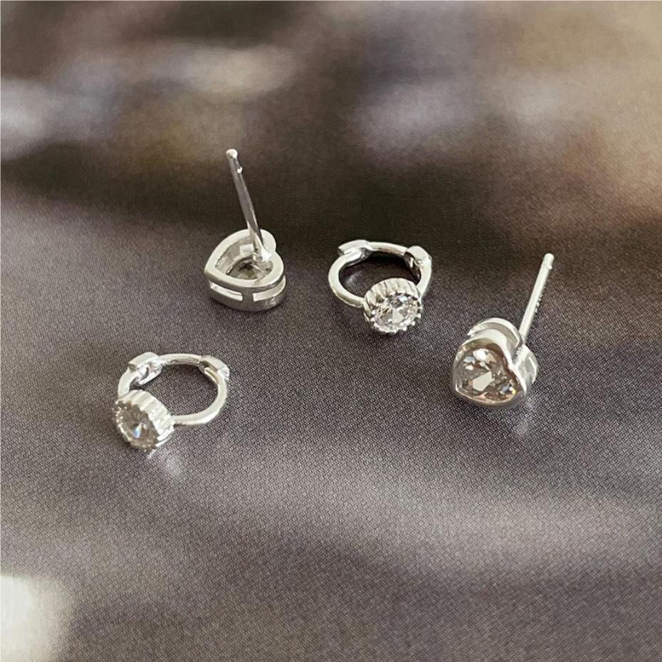 Orecchini a perno con zirconi cubici a forma di lettera geometrica in argento sterling 925 placcato oro, stile minimalista e dolce