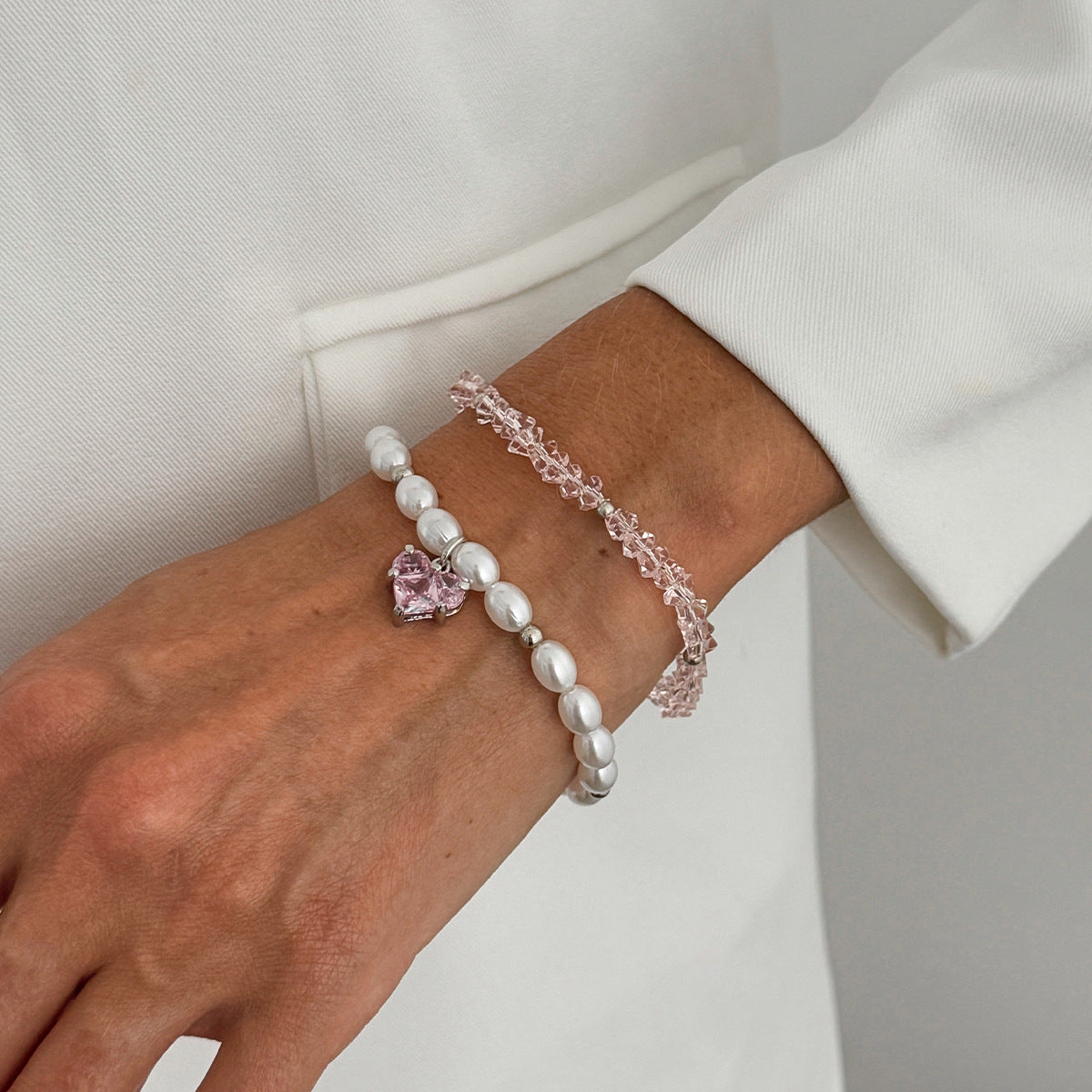 Minimalist Geometric Heart Resin Bracelet with Faux Pearl Plated Finish for Women