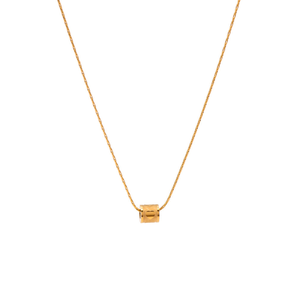 Collana Minimalista con Pendente a Cuore in Acciaio al Titanio e Incisione Cilindrica per Donne, Ipoallergenica e Resistente allo Sbiadimento, con Finitura in Oro 18K Elettroplaccata Sottovuoto su Catena a O
