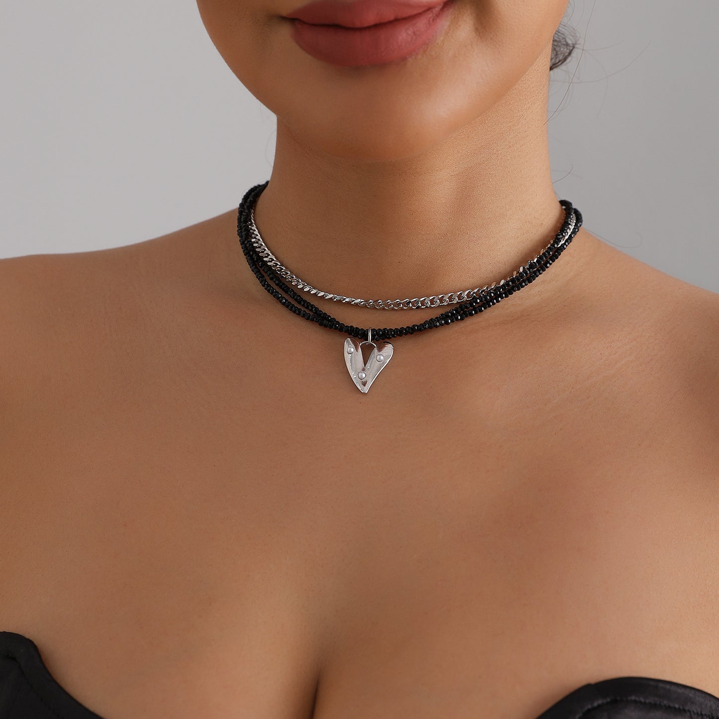 Gothic Sweet Heart Geometric Black Crystal Plated Alloy Necklace for Women