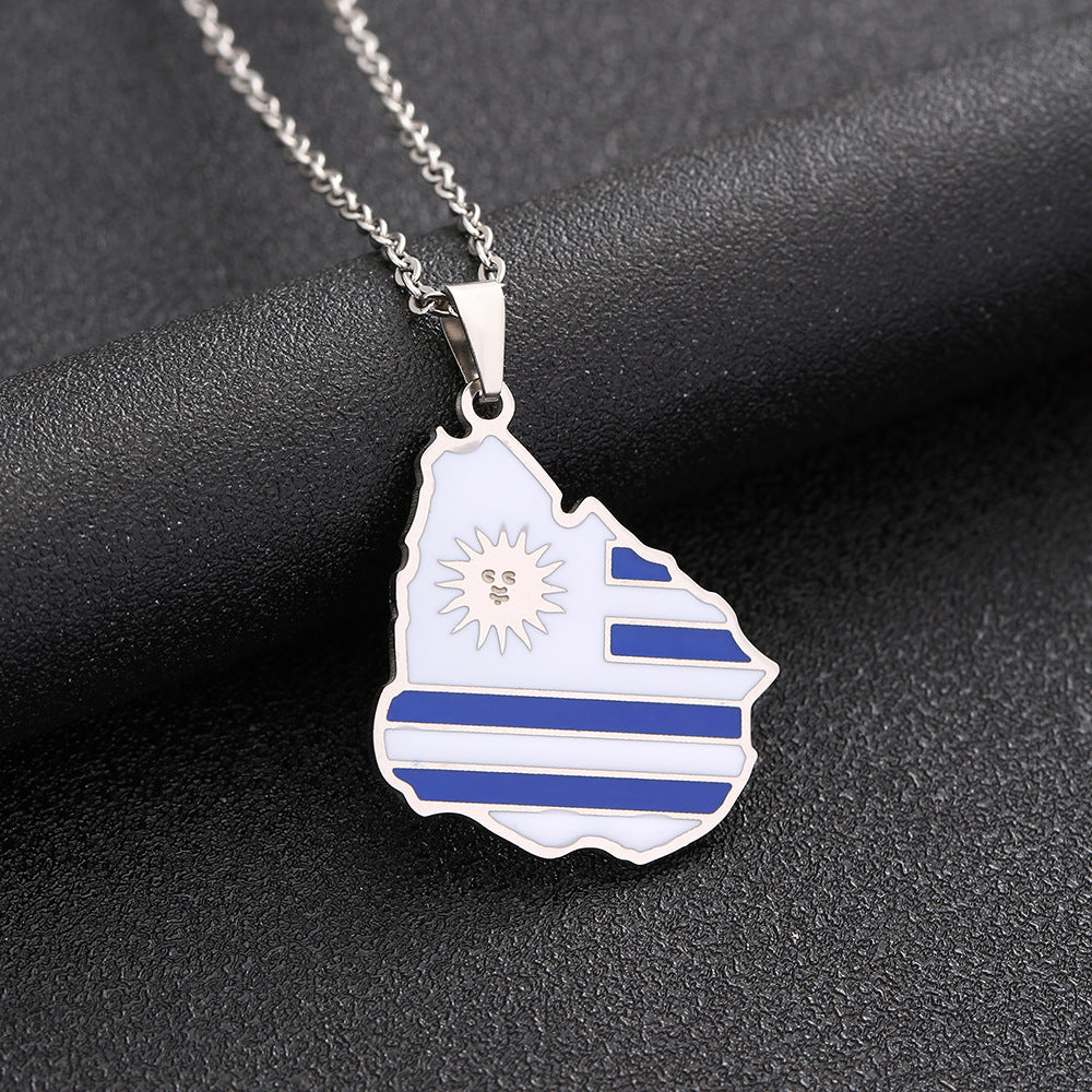 Collana con Pendente Mappa Etnica Geometrica Uruguay in Acciaio Inossidabile con Ciondolo in Acciaio al Titanio e Finitura Galvanizzata su Catena a O