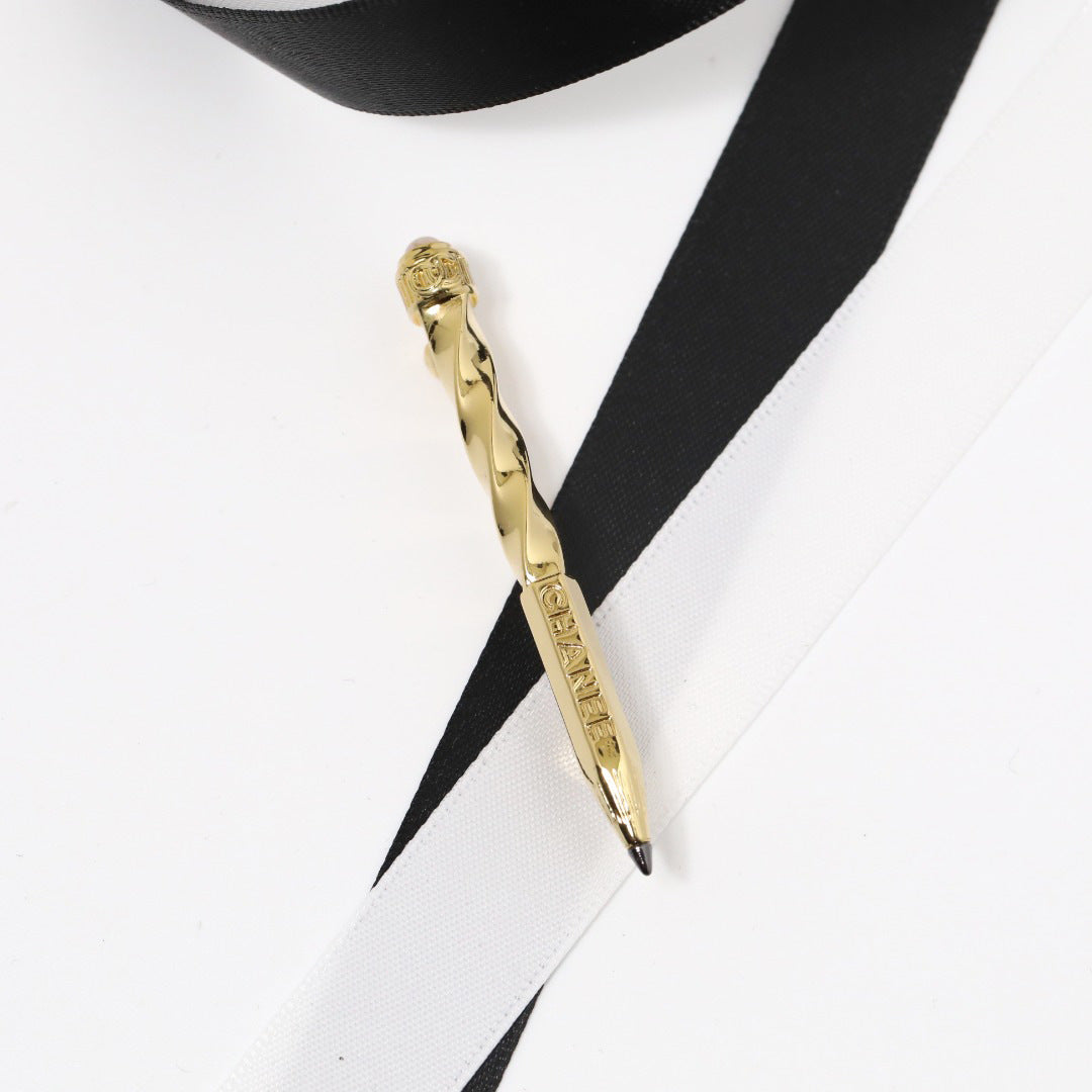 Luxury Gold Plated Brass Letter Pendant Necklace for Women