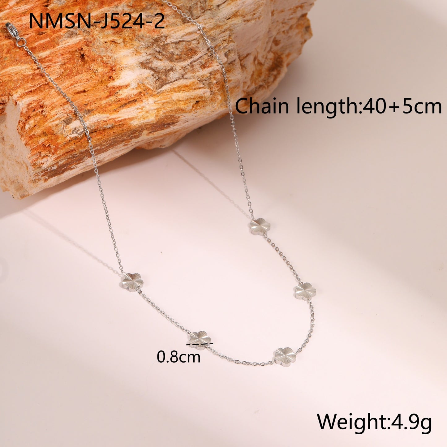 Elegante collar minimalista de acero inoxidable con flor de cinco pétalos y chapado en oro para mujer