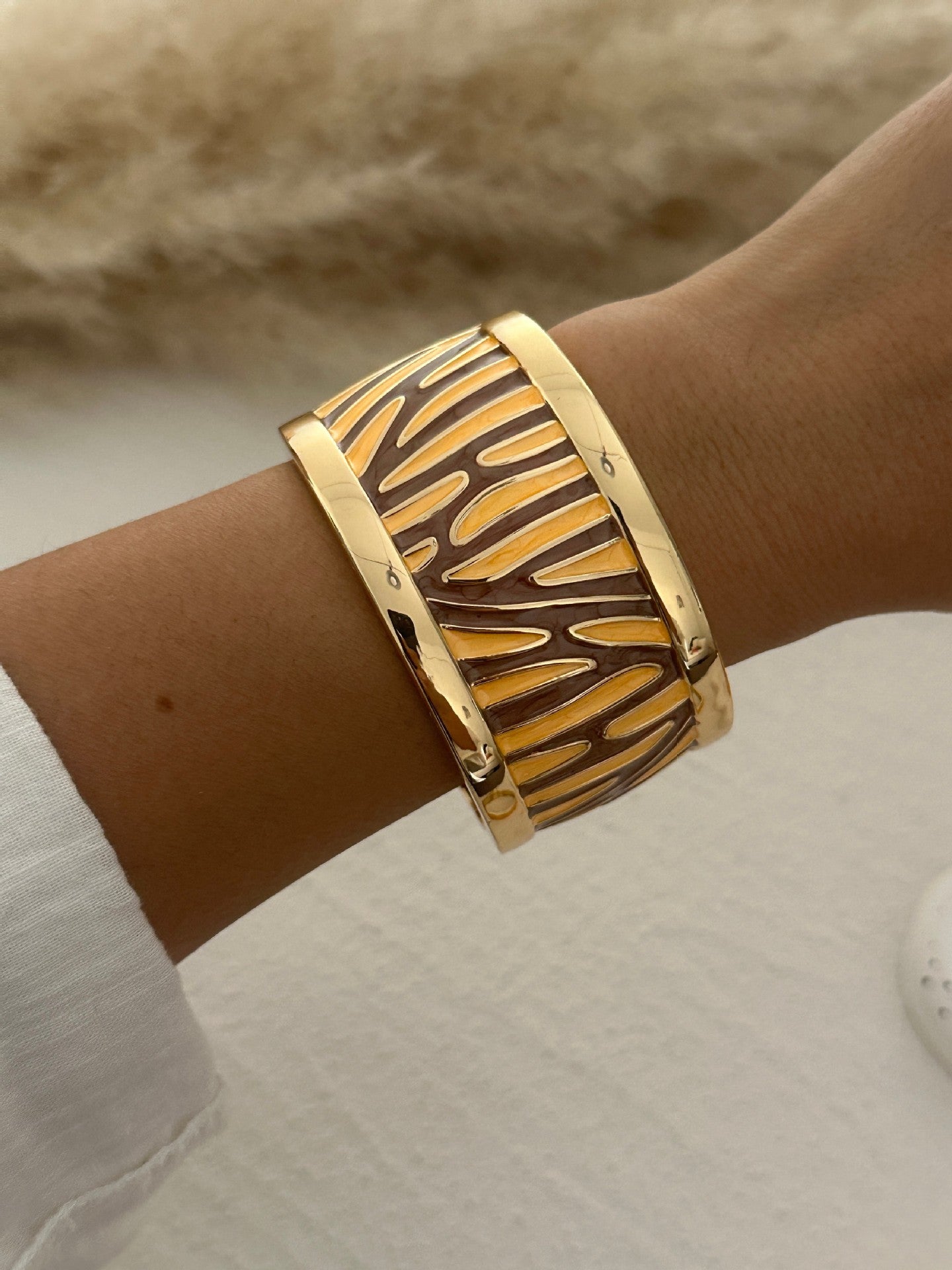 Vintage High Saturation Yellow Drip Oil Plated Alloy Heart Bracelet