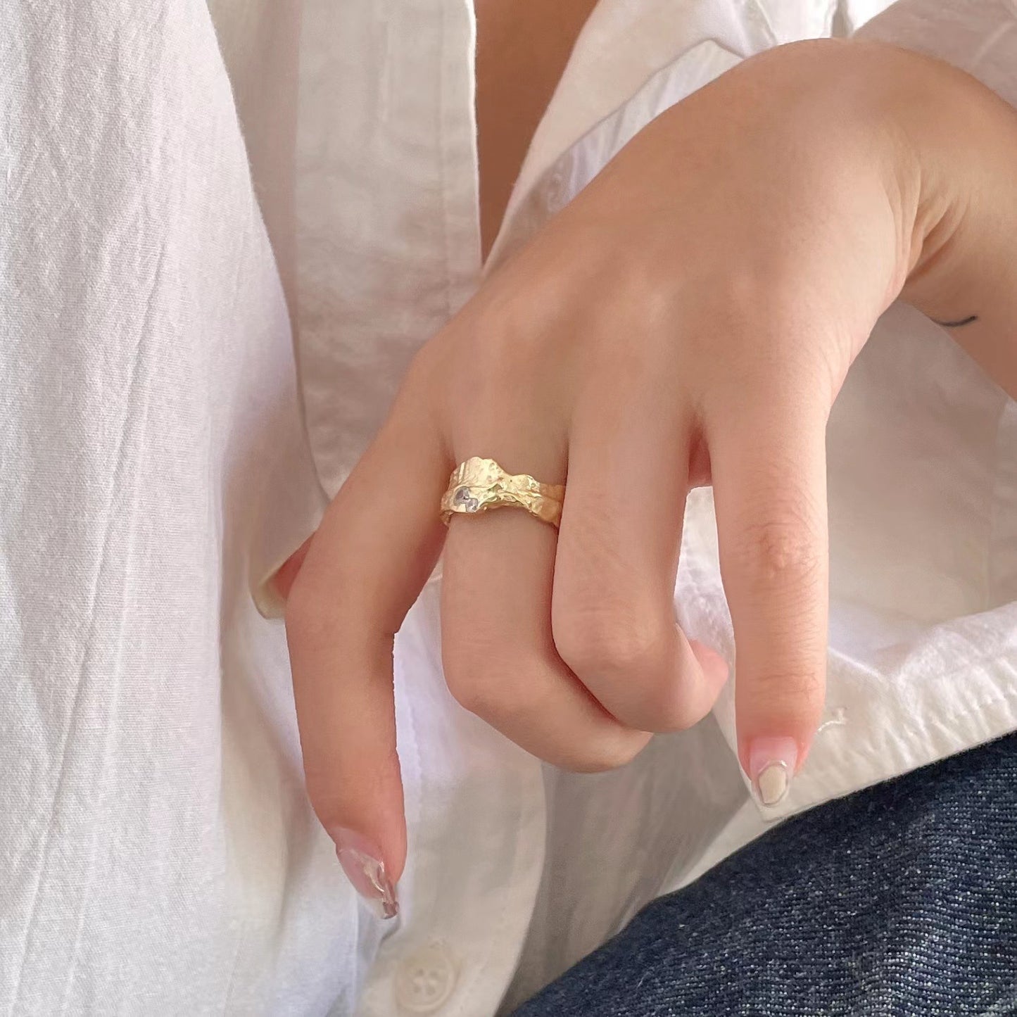 Anillo Corazón Texturizado Minimalista de Plata de Ley 925 con Circonita Cúbica para Mujer