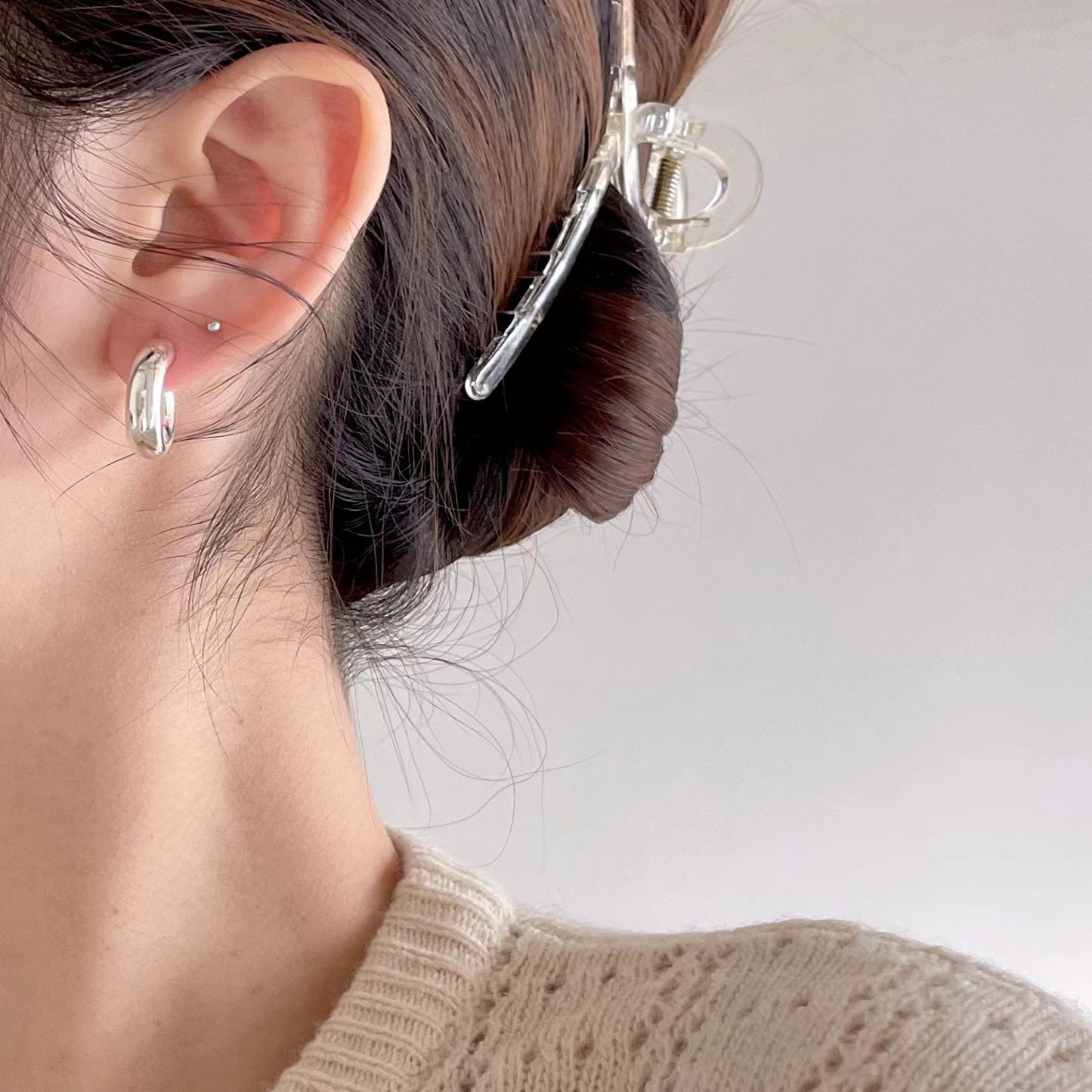 Aretes de aro minimalistas chapados en plata de ley 925, redondos geométricos en forma de C para mujer