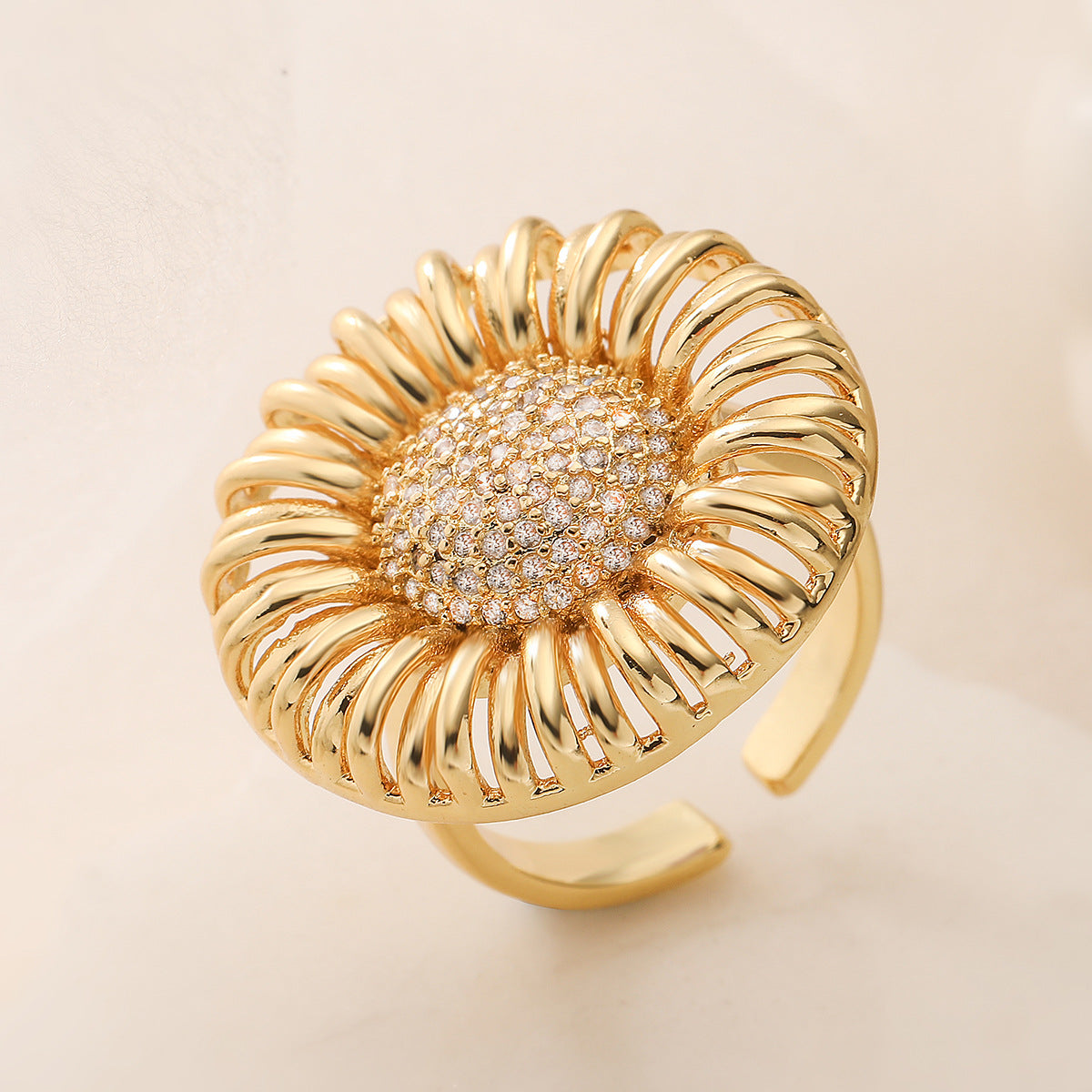 Anello Aperto Minimalista Geometrico da Donna in Rame Placcato Oro 18K con Intarsi di Zirconi