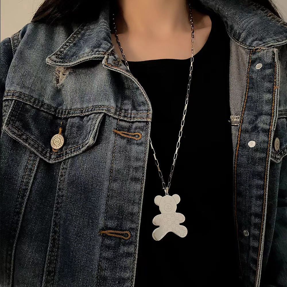Collana con ciondolo a orso minimalista in acciaio al titanio con finitura placcata, catena a onda d'acqua, design geometrico, accessorio di moda unisex