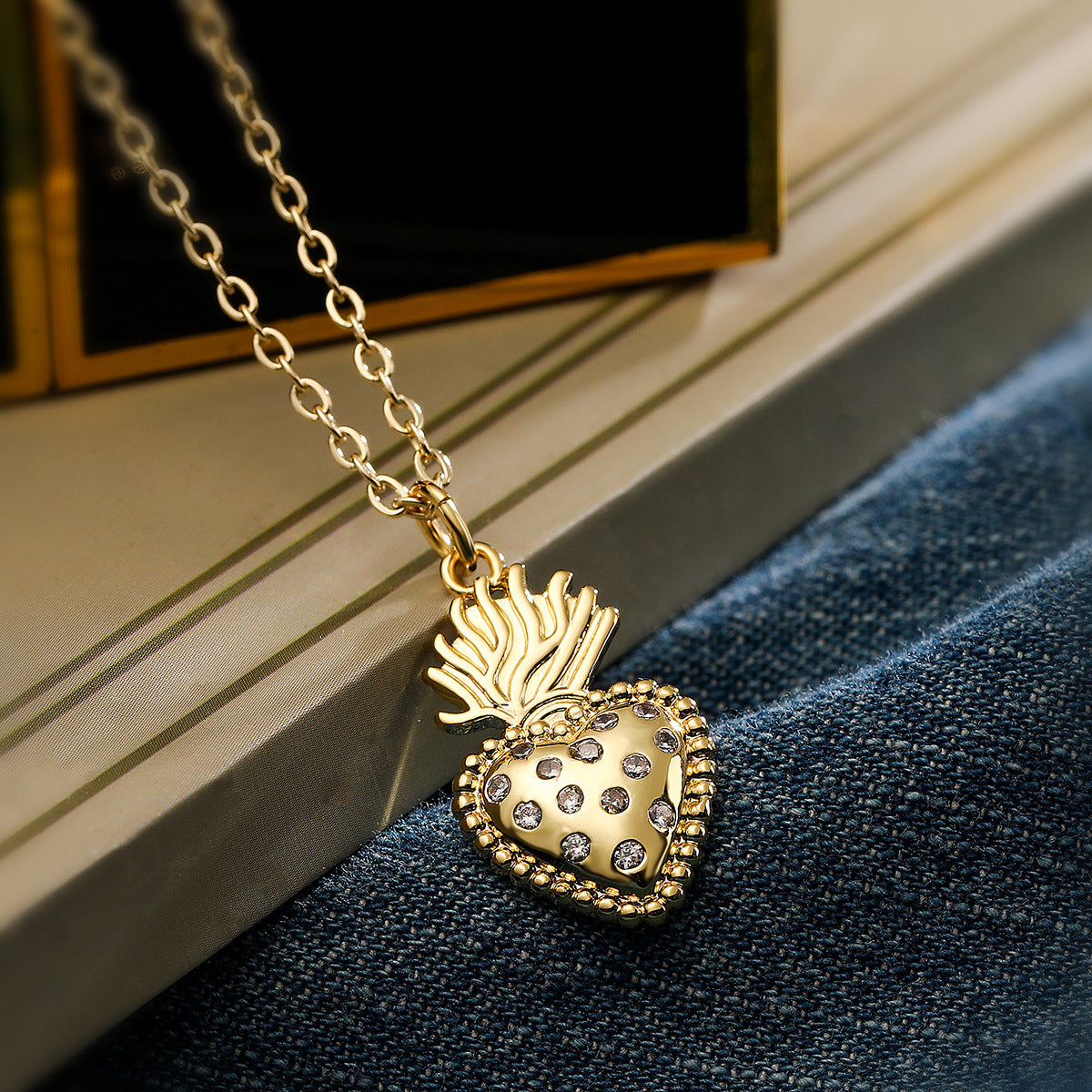 Minimalist Heart-Shaped Copper Pendant Necklace with 18K Gold Plating and Zircon Crown Accent for Women