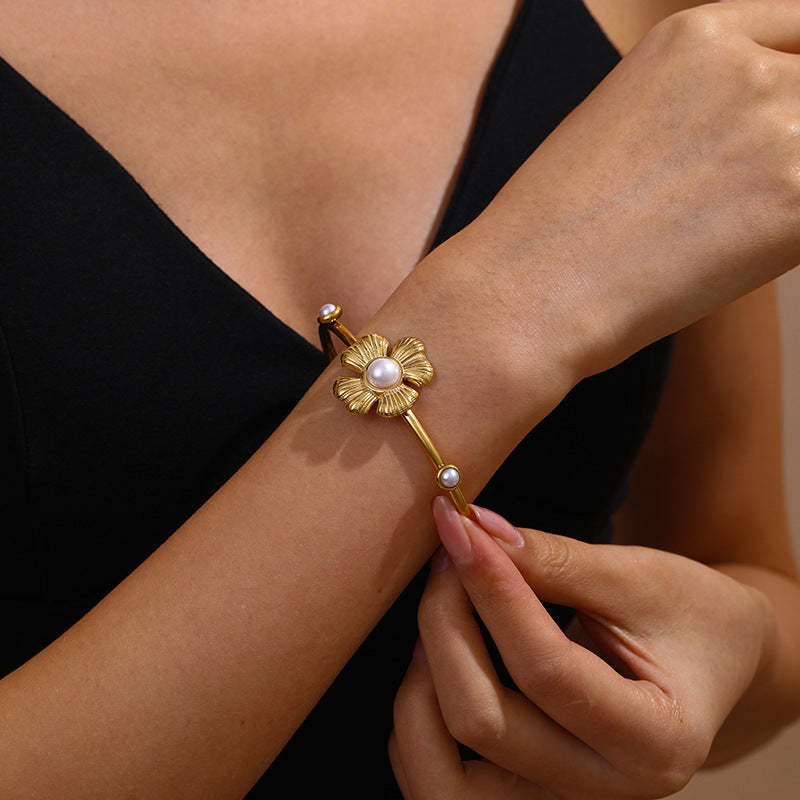 Vintage Sweet Gold Plated Stainless Steel Floral Pearl Open Cuff Bracelet for Women