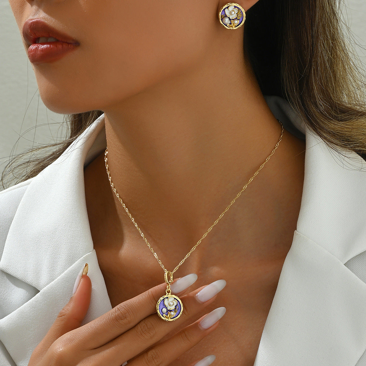 Collar y Pendientes de Cobre Esmaltado Floral Minimalista para Mujer con Motivo de Rosa y Cadena de Clavícula