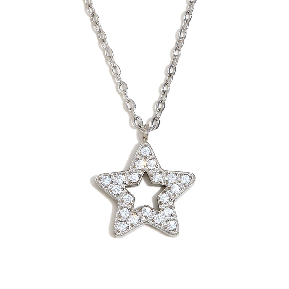 Collana con ciondolo a stella geometrica di tendenza in acciaio inossidabile con placcatura in oro 18K e intarsio di zirconi cubici da donna