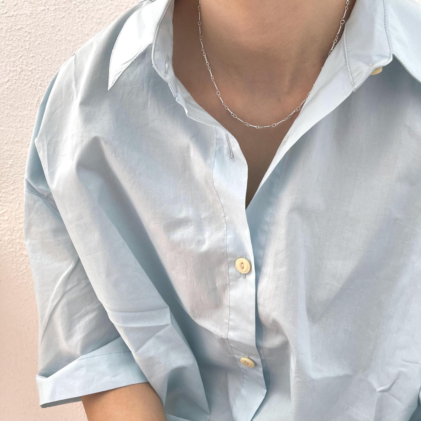 Collana da donna in argento sterling 925 minimalista con linea geometrica attorcigliata