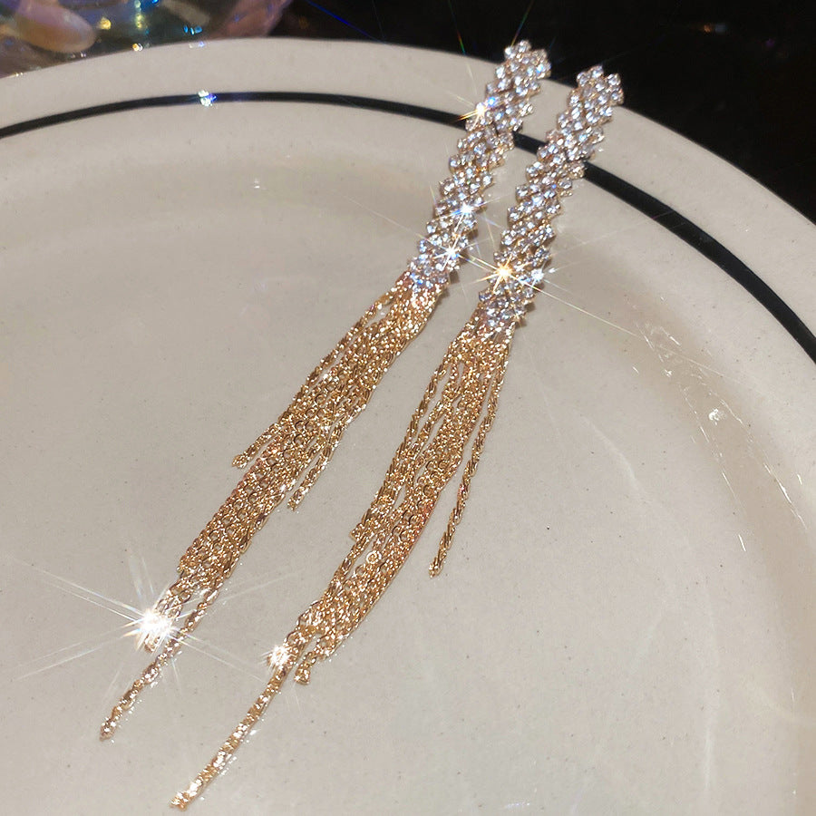 Orecchini a perno geometrici in acciaio inossidabile con accenti di strass per donna, gioielli per l'orecchio di lusso minimalisti alla moda