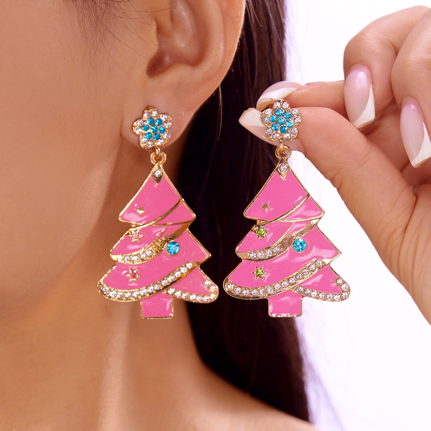 Pendientes de aro con colgante de árbol de Navidad, estilo dulce navideño, adornados con diamantes de imitación, diseño irregular y acabado de aleación chapada