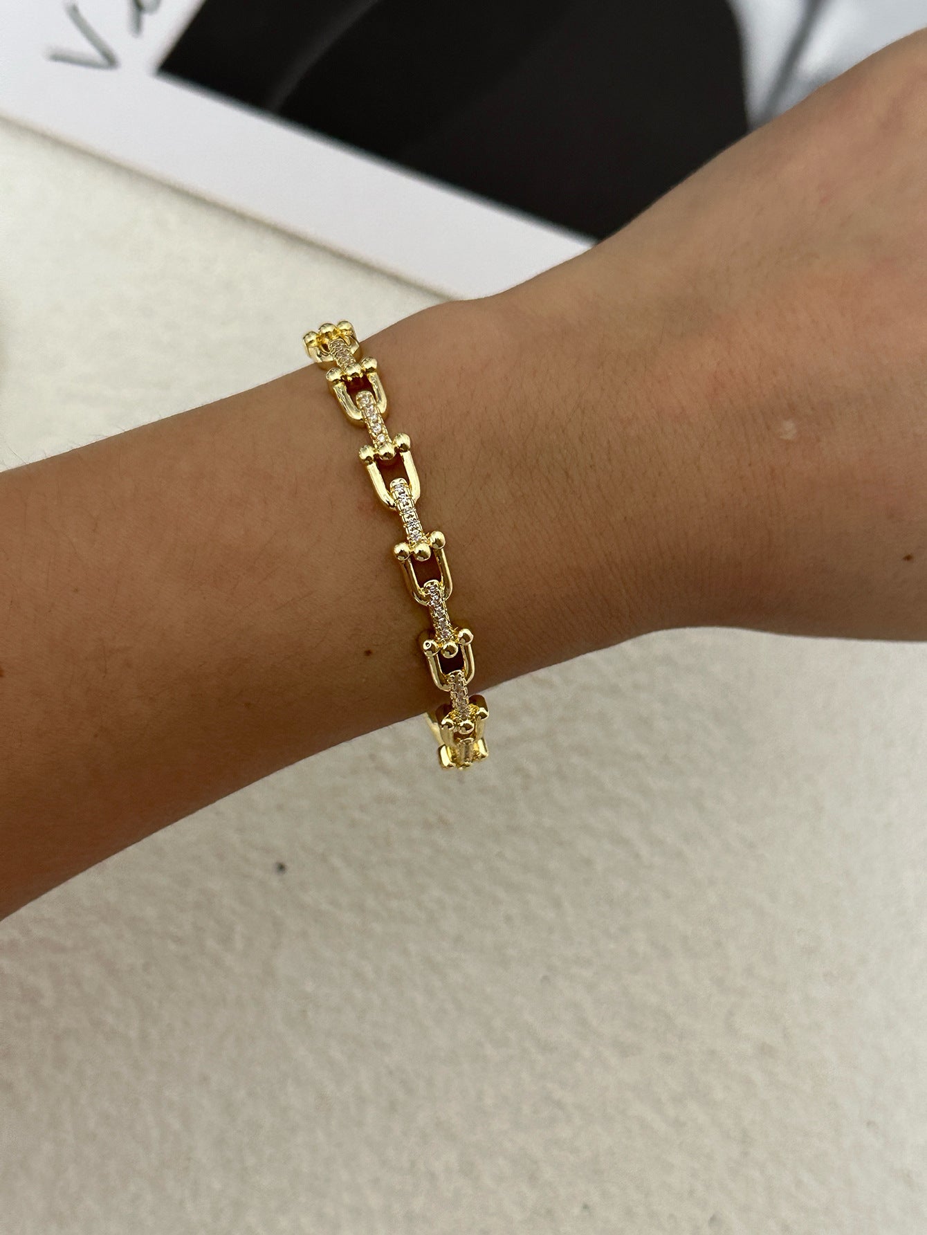 Luxury Heart Rhinestone Plated Brass Bracelet with Cable Chain and Clasp for Women