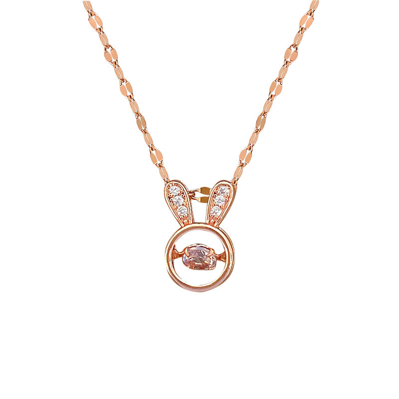 Collana pendente con orecchie di coniglio in acciaio al titanio di lusso per donna con strass intarsiati, design geometrico e catena regolabile
