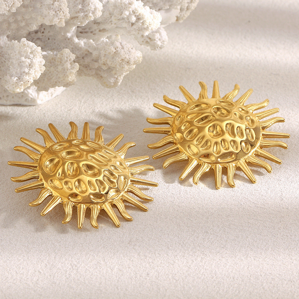 Orecchini da donna minimalisti in acciaio inossidabile a forma di sole placcati in oro 18K