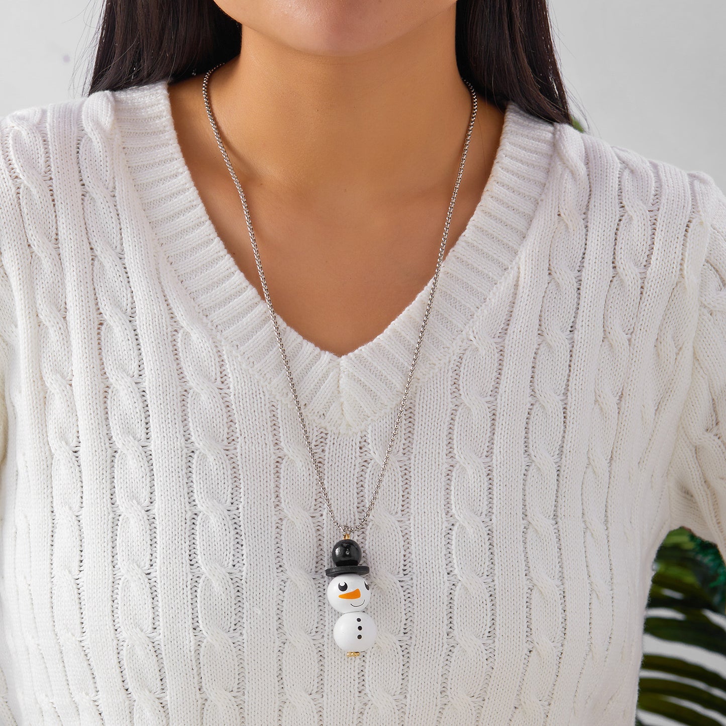 Collana Pendente a Forma di Pupazzo di Neve Stile Ins per Donna con Intarsi in Strass e Struttura in Resina su Catenina, per la Moda Festiva Natalizia