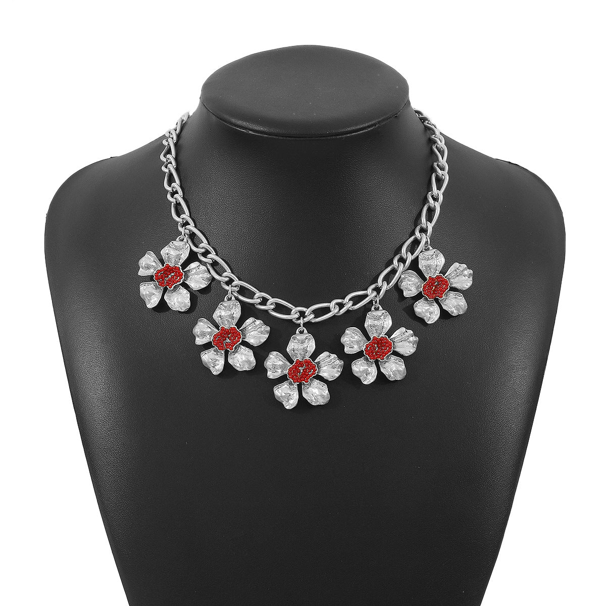 Collana con Pendente Floreale Dolce e Audace da Donna con Struttura in Lega e Finitura Elettroplaccata, Design a Catena Minimalista per Clavicola