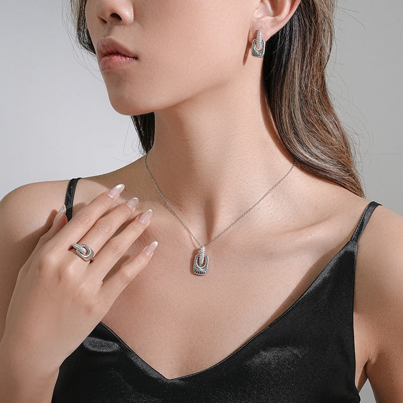 Luxury Minimalist Circular Geometric Titanium Steel Necklace Set with Rhinestone Inlay and O-Chain for Women