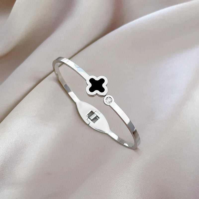 Pulsera vintage minimalista de acero de titanio con diseño étnico de la suerte