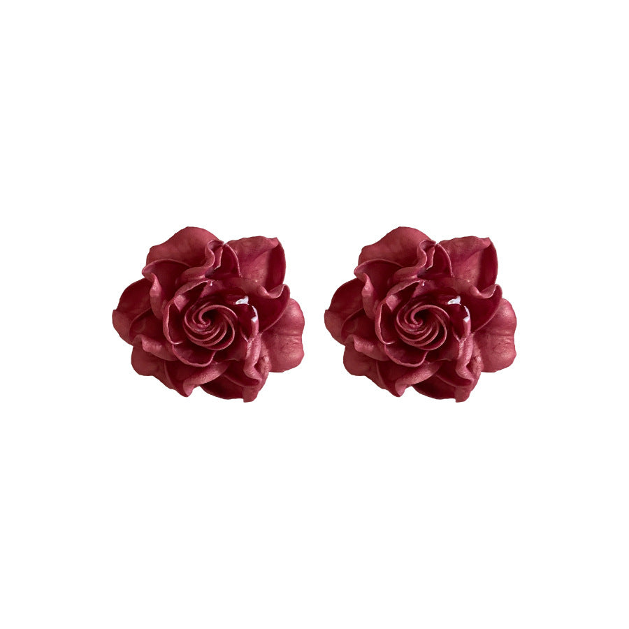 Pendientes de tachuela de flor de resina, minimalistas y elegantes, para mujer con postes de acero inoxidable, ligeros, de lujo, para uso diario