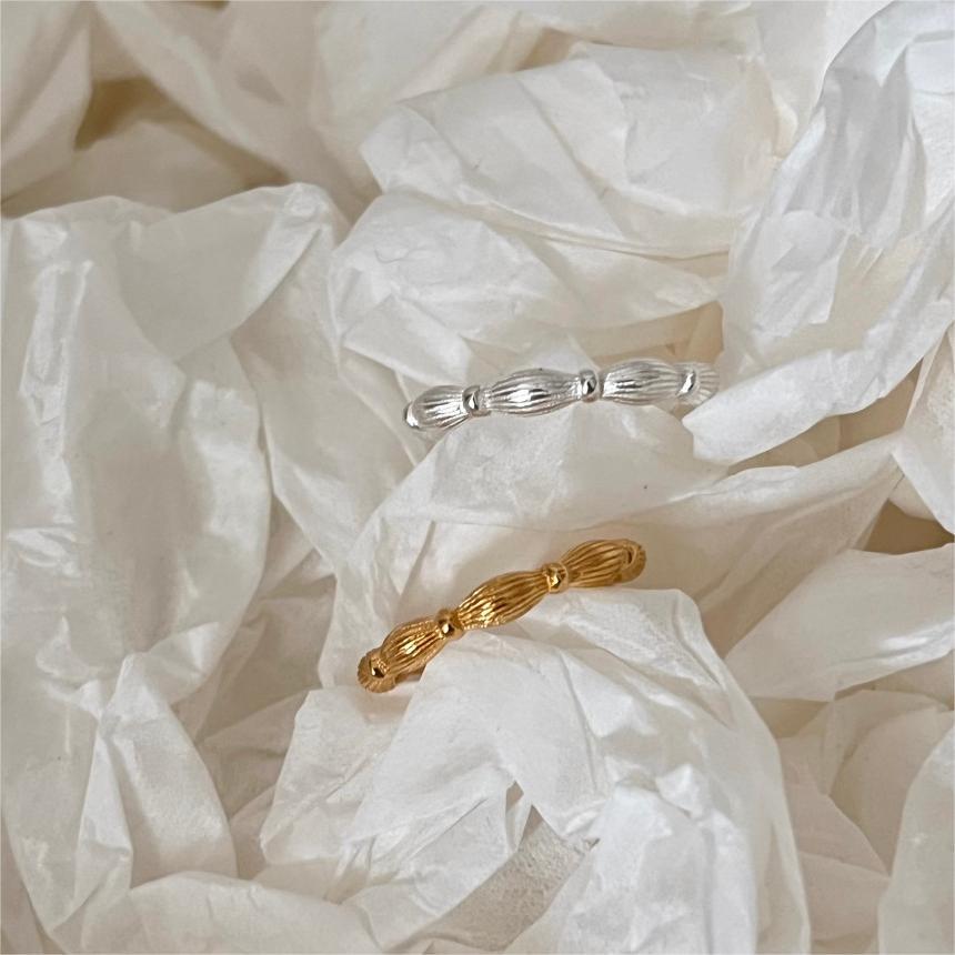 Anello da donna minimalista con perline d'oliva geometriche in argento sterling 925