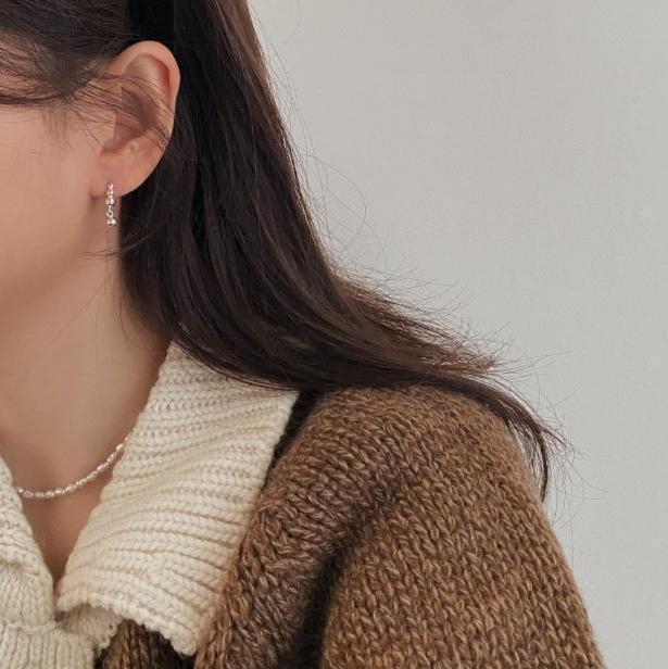 Orecchini a Perno Minimalisti Rotondi con Perle da Donna in Argento Sterling 925 con Finitura Artigianale