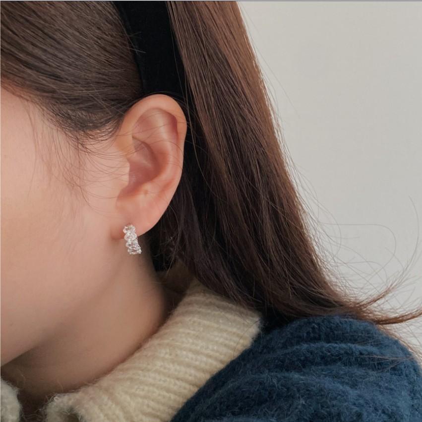 Pendientes de Tachuela Geométricos Minimalistas con Letras en Plata de Ley 925 con Incrustaciones de Diamantes de Imitación