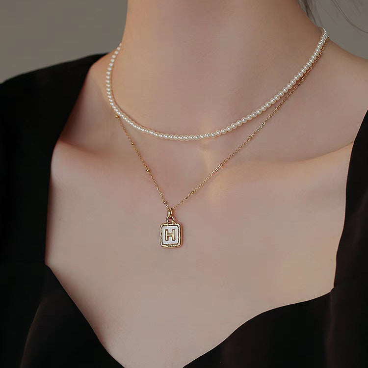 Collar con dije de letra H minimalista para mujer en acero de titanio con chapado en oro, cadena O, diseño geométrico