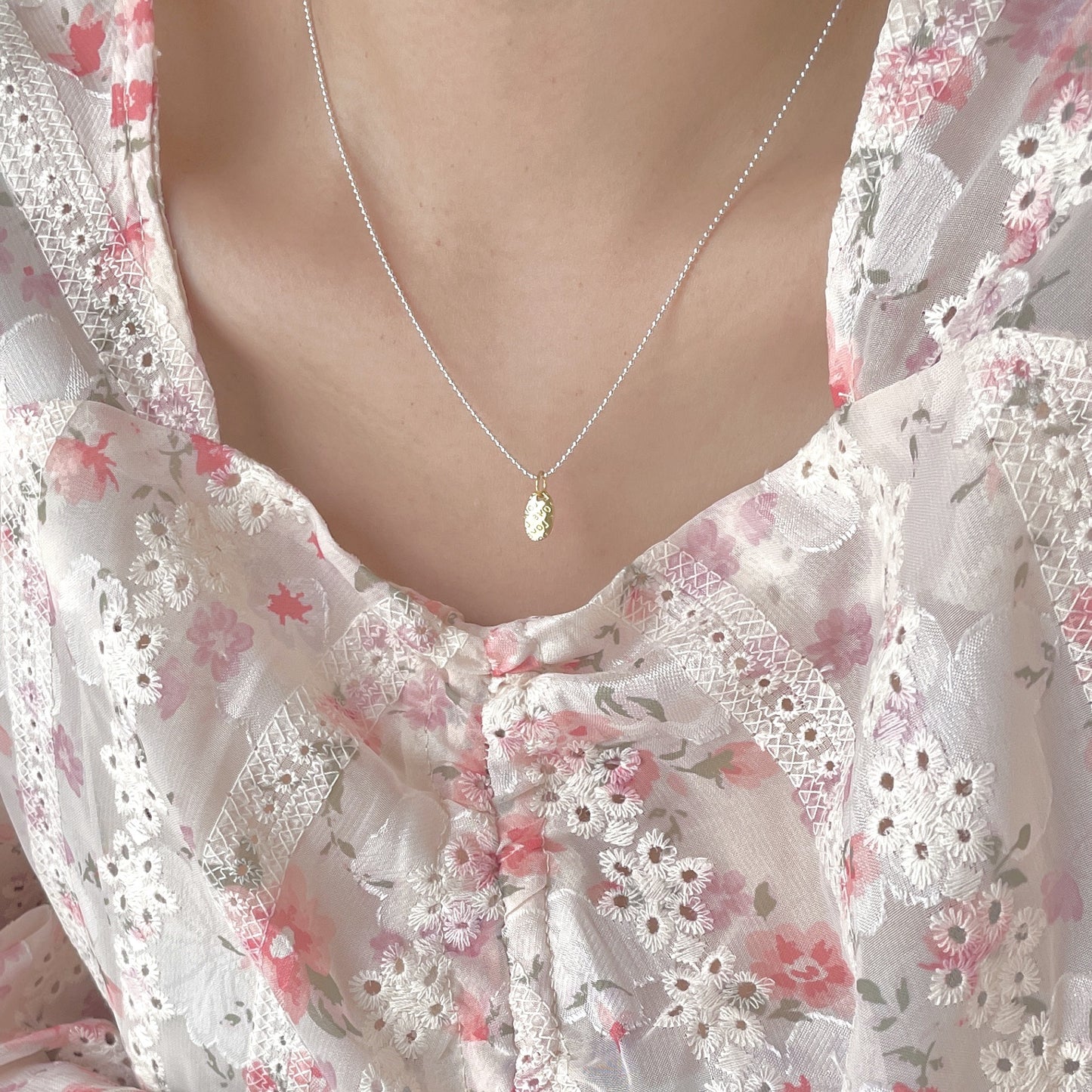 Collar con colgante de letras geométricas minimalistas LOVE de plata de ley 925 con cadena de caja