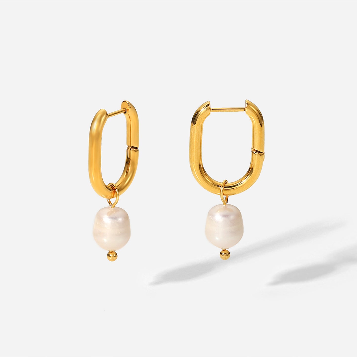 Minimalist Fashion Stainless Steel Hoop Earrings with Round Freshwater Pearl Pendant for Women