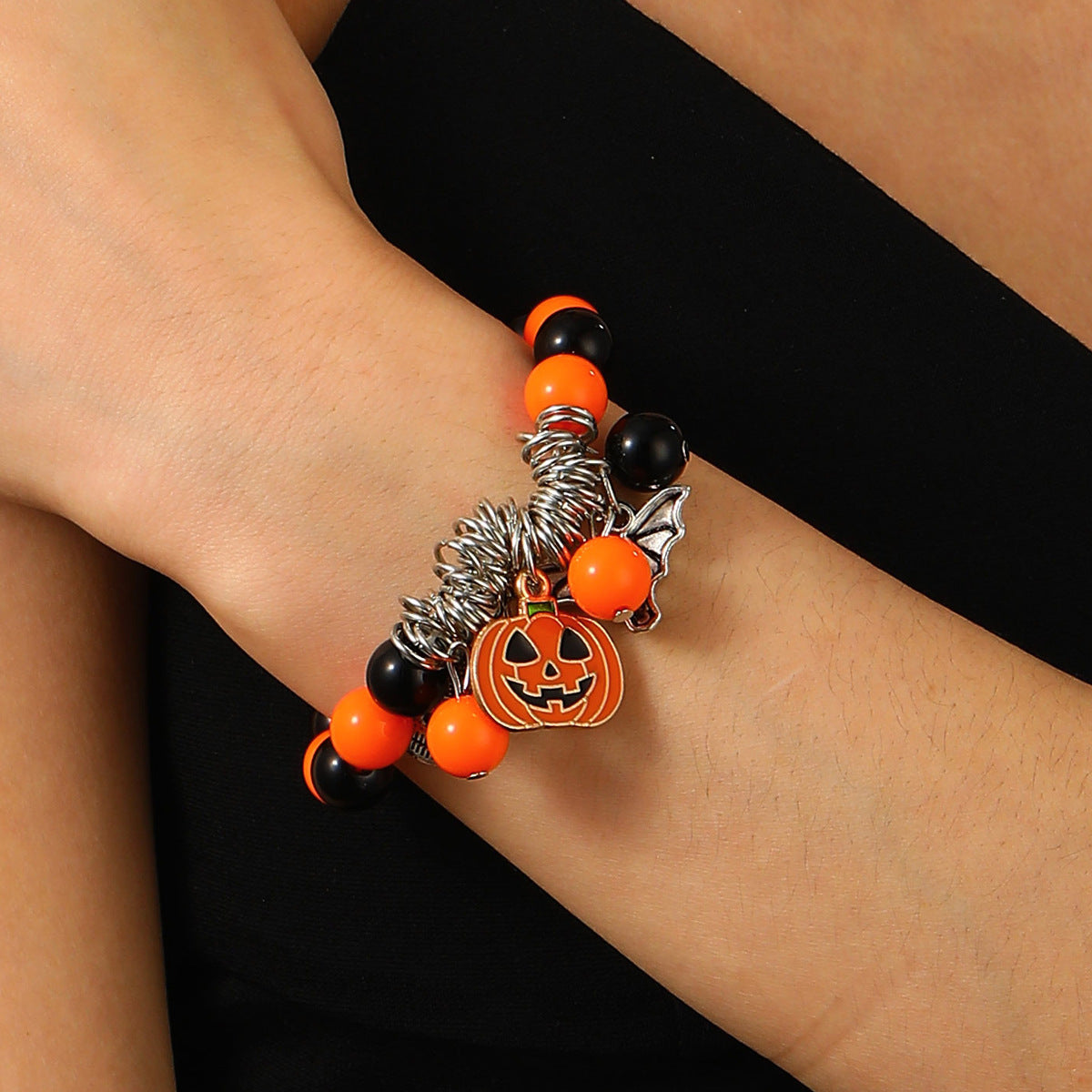 Collar con colgante de calavera gótica de Halloween con cadena de cuentas para mujer, diseño de esqueleto de estilo oscuro en aleación con detalles de cuentas