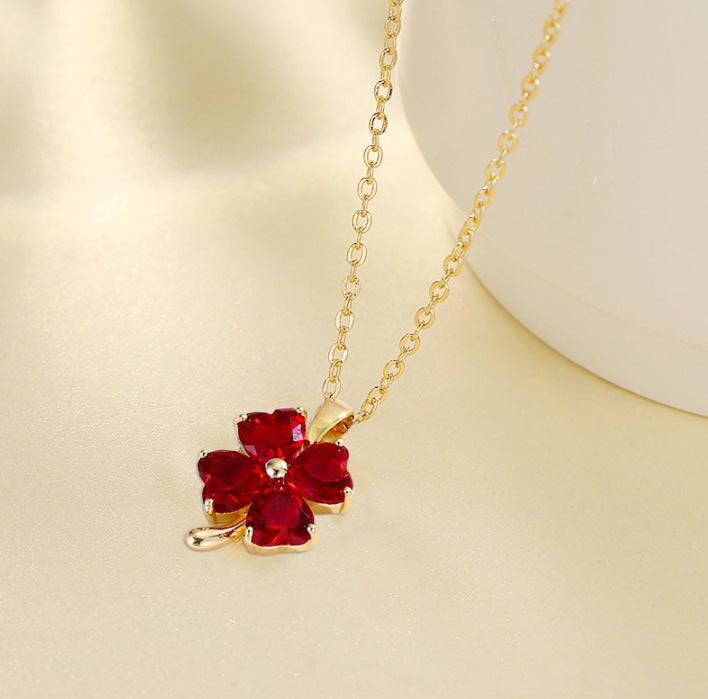 Collana con pendente a quadrifoglio per donna in acciaio al titanio placcato oro, catena clavicola minimalista, graziosa e fresca
