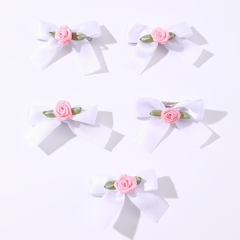 Juego de pinzas para el pelo con forma de lazo estilo dulce para niños con motivos florales y de rosas en rosa y morado sobre fondo de hojas verdes