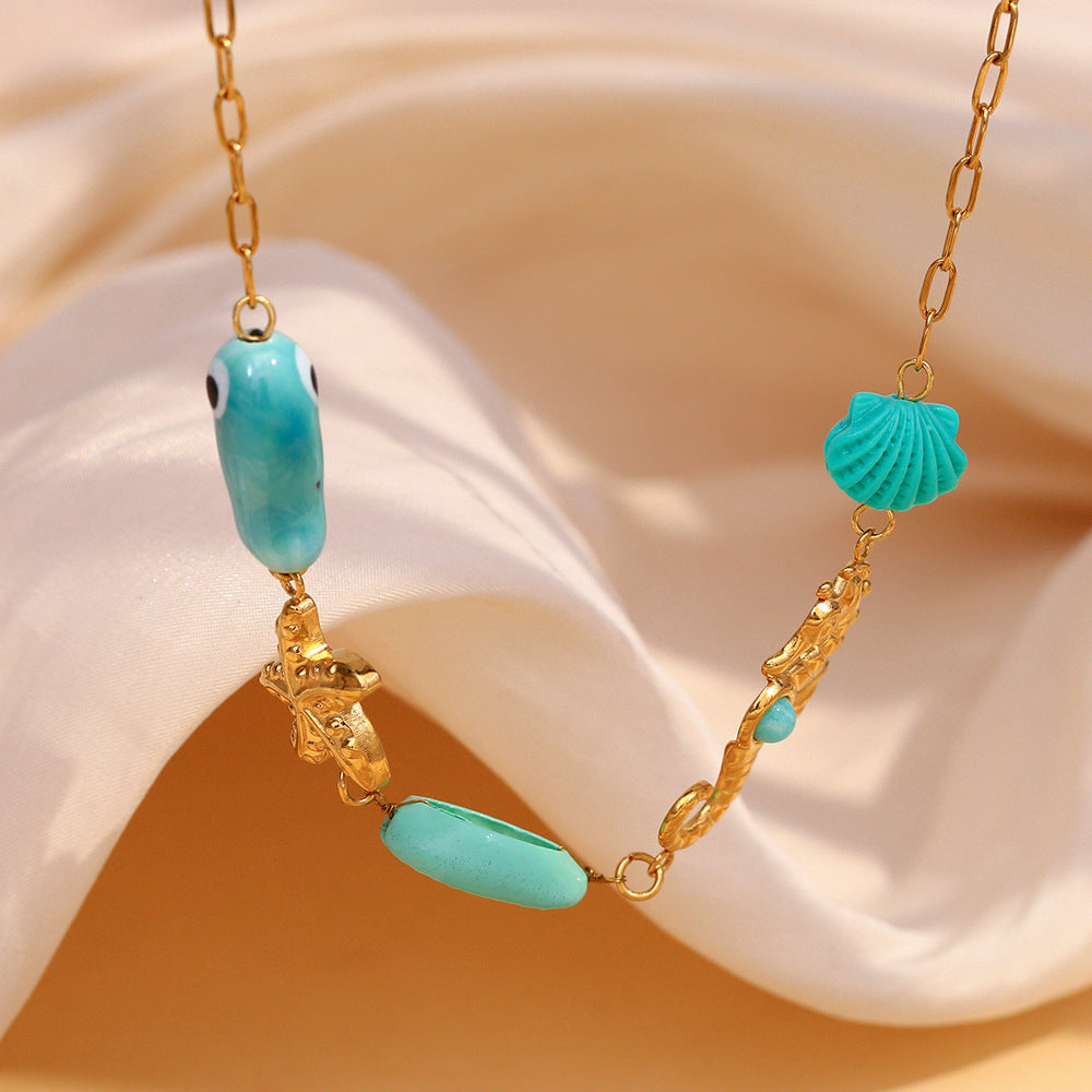 Fashionable Ocean-Themed Seahorse Pendant Necklace for Women in Stainless Steel with 18K Gold Plating