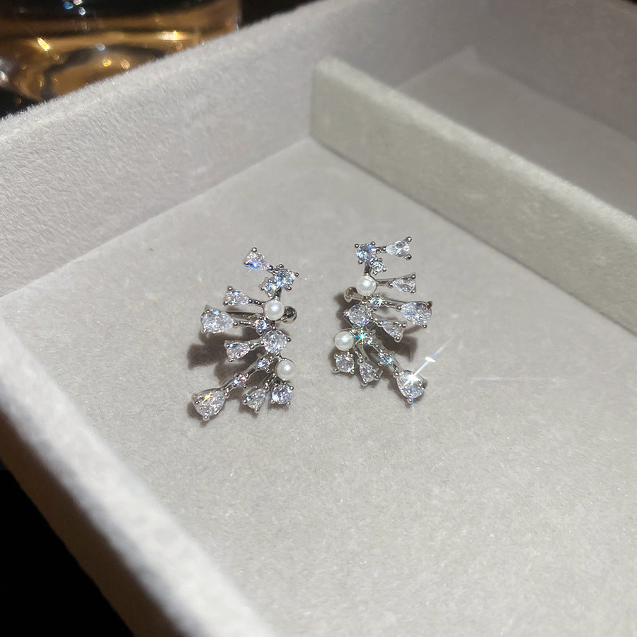 Luxury-Style Zirconia Bow-Shaped Ear Cuffs for Women Non-Piercing Delicate Fashion Ear Jewelry