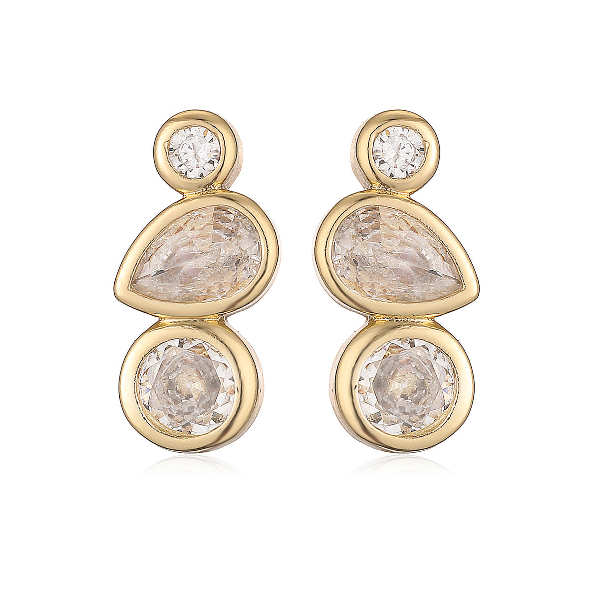 Orecchini a perno geometrici asimmetrici in zircone per donna, realizzati in rame con placcatura in oro vero e incastonatura micro-pavé