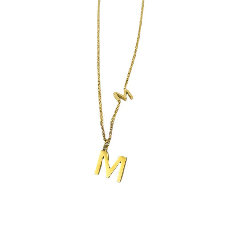 Collana con Ciondolo a Lettera M Minimalista in Acciaio al Titanio con Catena a O da Donna
