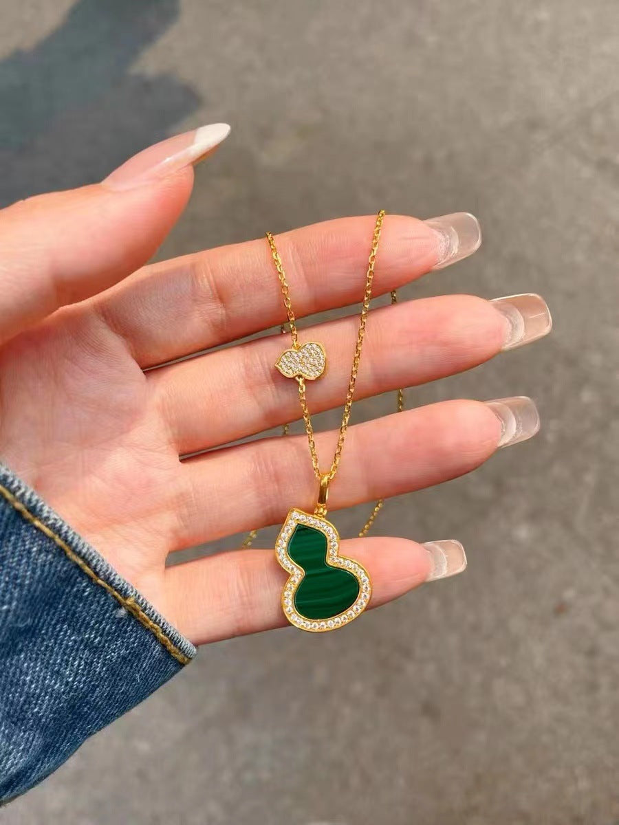 Collana Minimalista da Donna con Ciondolo in Acciaio al Titanio Rosso, Catena a O e Ciondolo Geometrico Ellittico