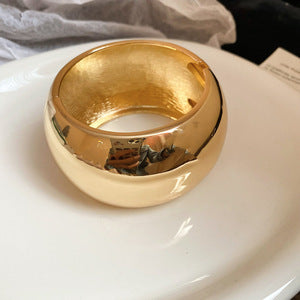 Pulsera Cóncava Irregular Minimalista para Mujer en Aleación de Latón con Acabado Galvánico