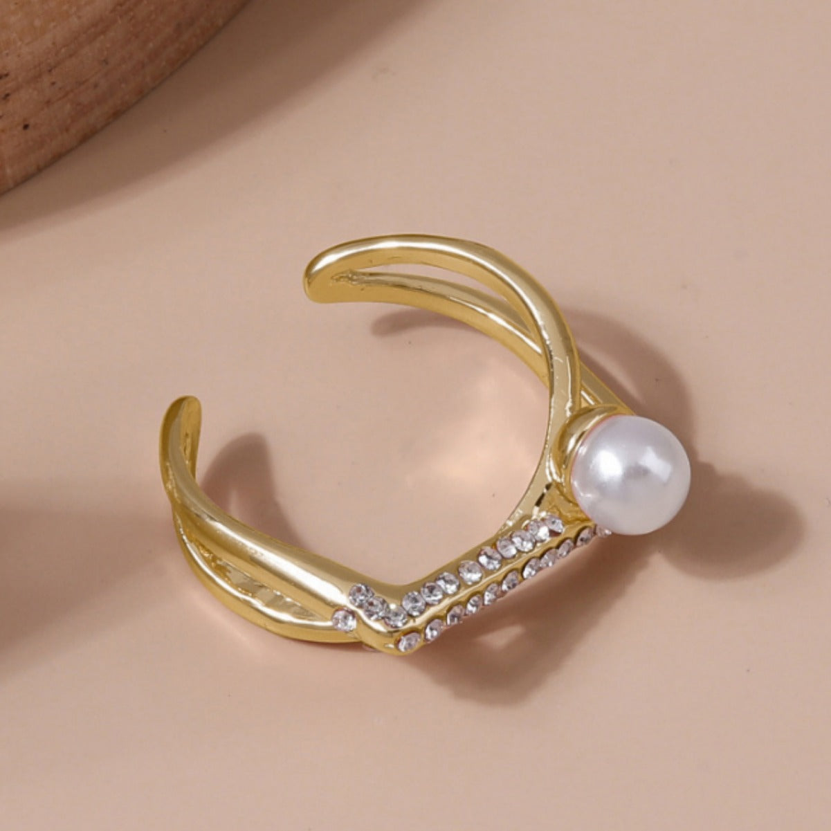Anillo de cobre con incrustaciones de perlas geométricas, minimalista y a la moda, para mujer con banda abierta ajustable