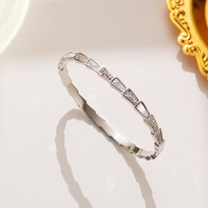 Light Luxury Fan-Shaped White Abalone Inlaid Stainless Steel Snake Chain Bracelet for Women