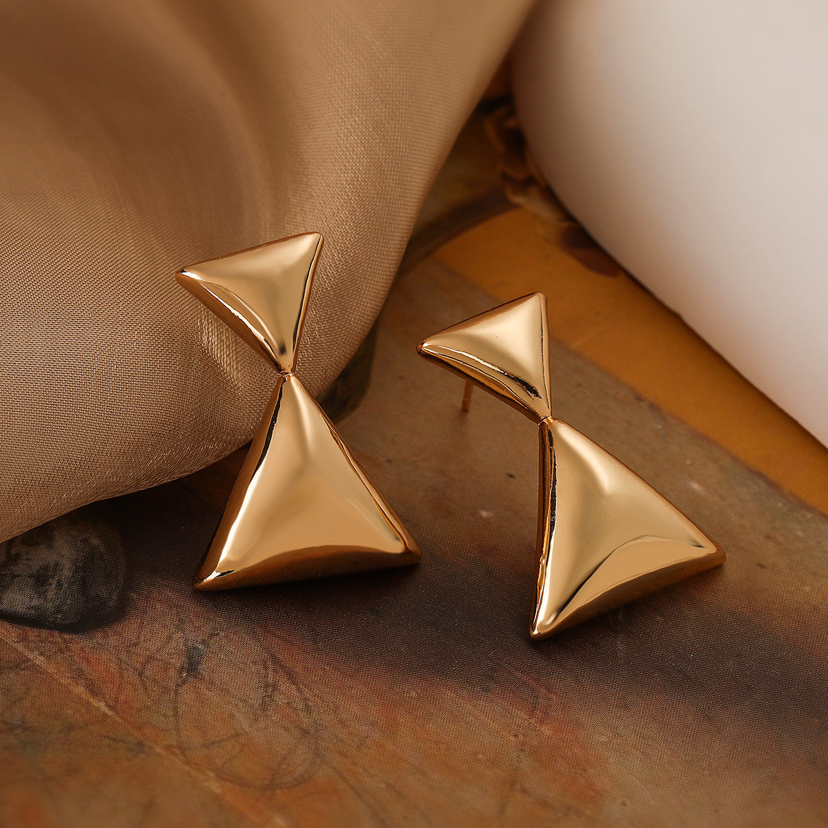 Minimalist Geometric Heart-Shaped Copper Earrings with Gold Plating for Women