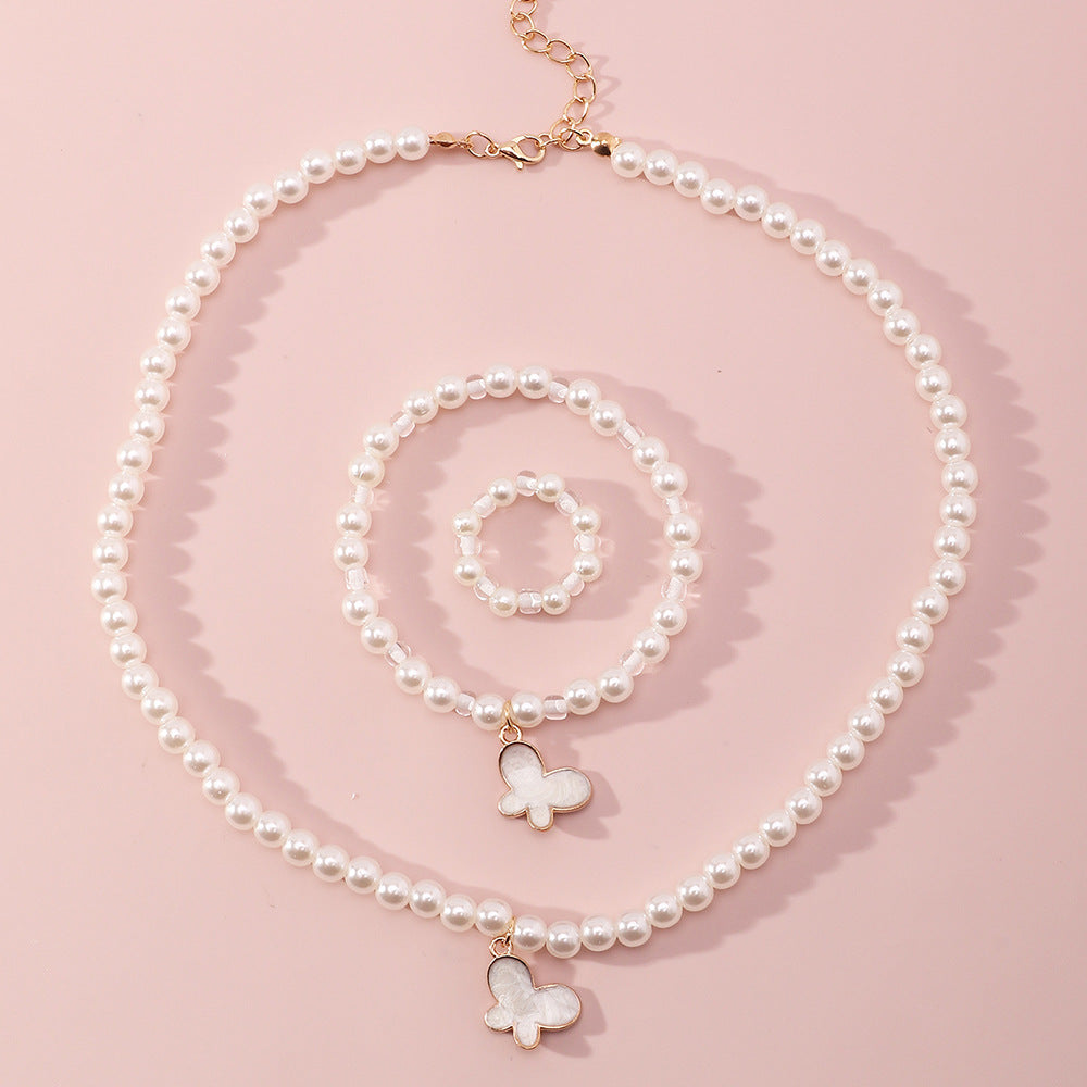 Juego de collares con colgante de mariposa para niñas, con dijes de aleación en forma de corazón y acabado esmaltado, para edades de 3 a 10 años