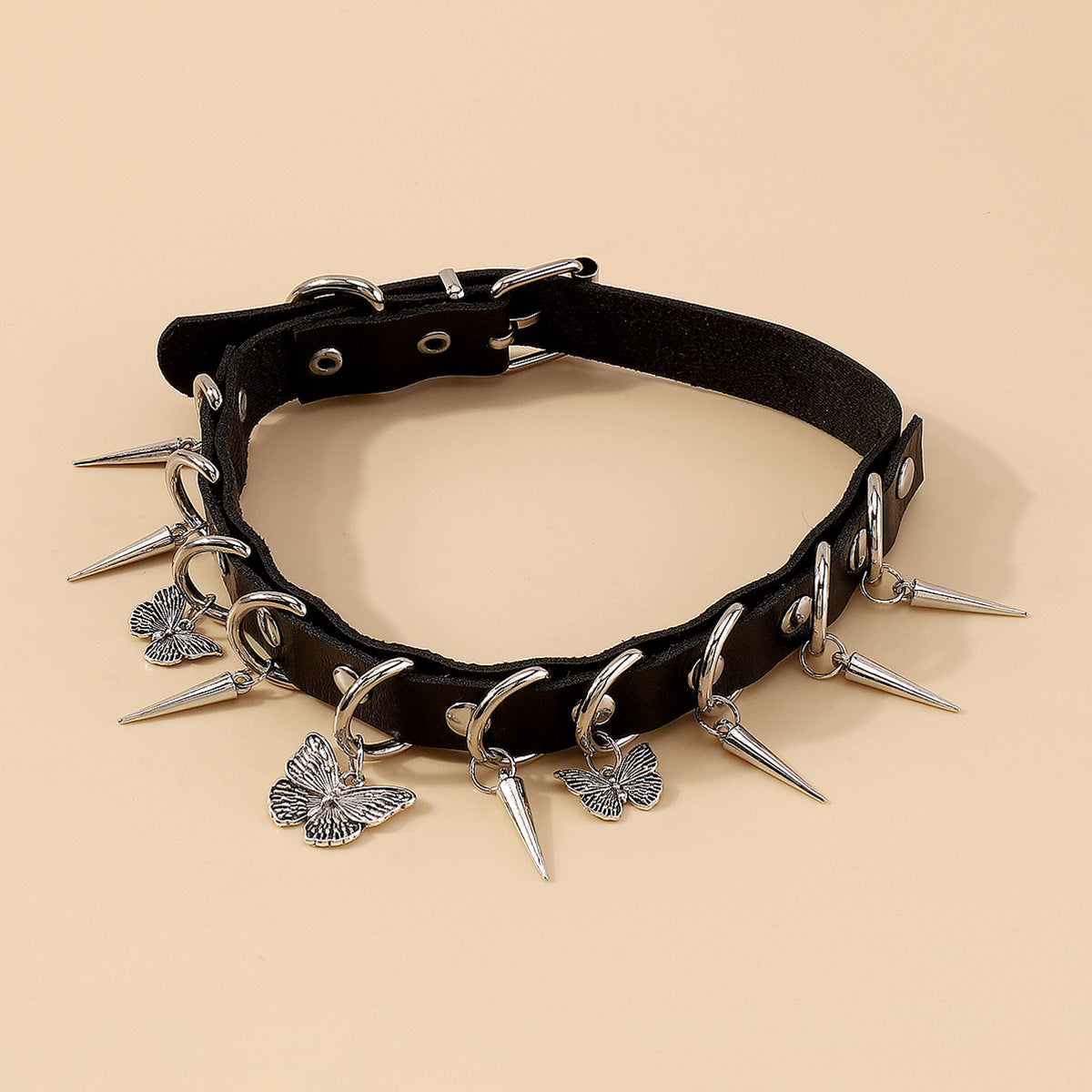 Gargantilla geométrica de cuero PU dulce y atrevida para mujer con diseño de mariposa con remaches y acabado artesanal