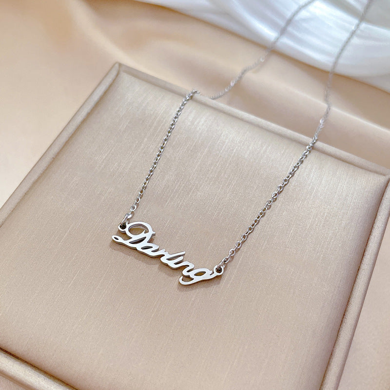 Collar con colgante geométrico minimalista de acero de titanio para mujeres y hombres con cadena de clavícula estilo relicario con acabado chapado en oro