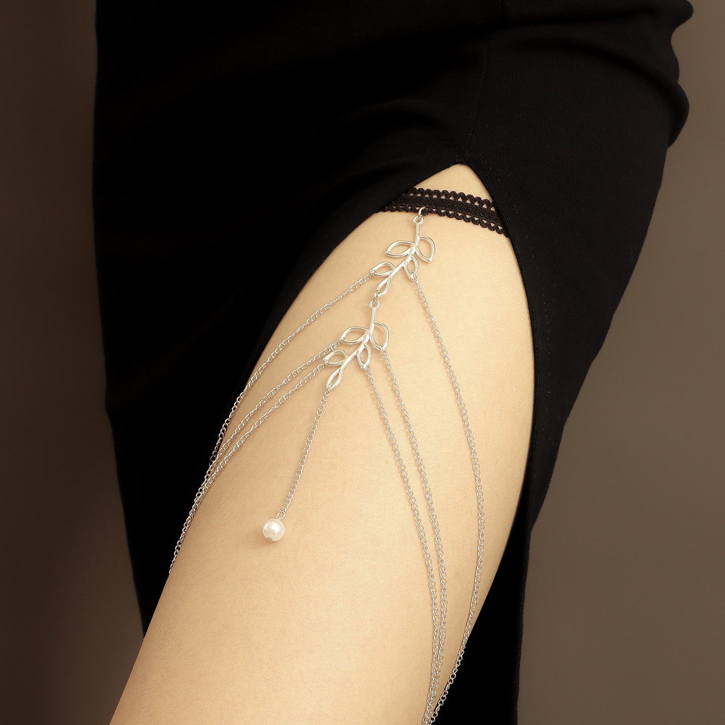 Geometric Alloy Leg Chain for Women with Elastic Band, Lace Trim and Tassel Detail for Beach Summer Wear